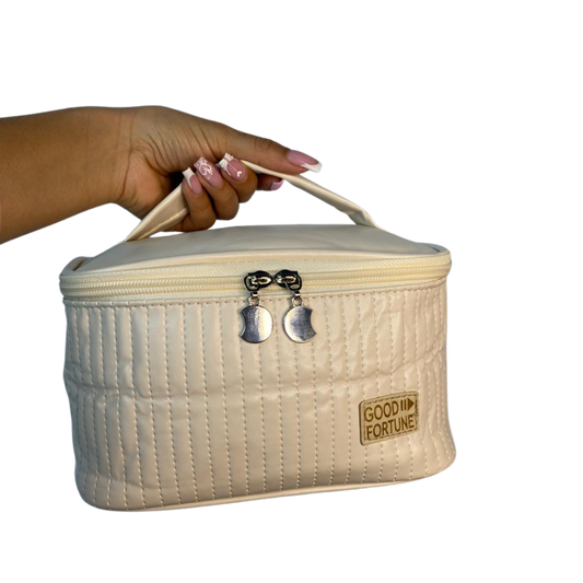 Cosmetiquera rígida acolchada color beige con asa superior – Good Fortune